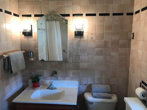 1304 Juneau Ave, Milwaukee WI 53233-1208 exterior