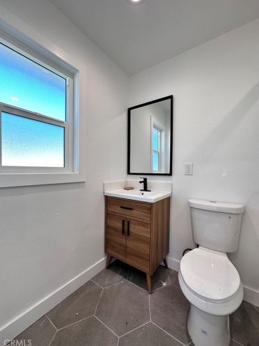 14081 Carfax Ave, Tustin CA  92780-5123 exterior