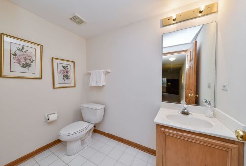 502 Pheasant Trl, Saint Charles IL 60174-8847 exterior