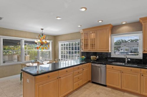 4912 Andros Dr, Tampa FL 33629-4802 exterior