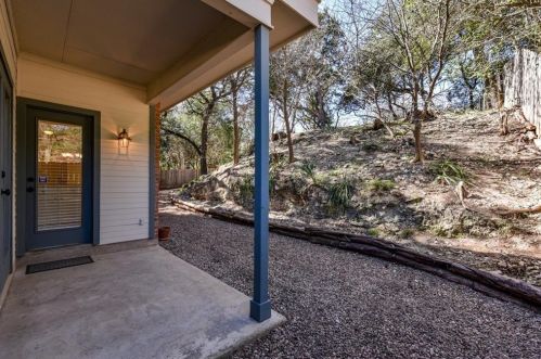 208 Ashworth Dr, Austin TX 78746 exterior