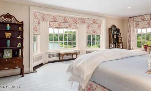 33 Byram Dr, Greenwich CT 06830-7066 exterior