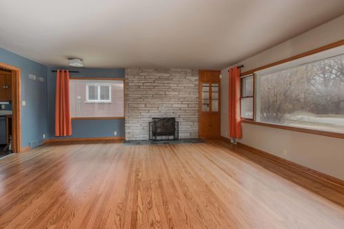 5796 Kinnickinnic Riv Pkwy, Milwaukee WI 53219-2231 exterior