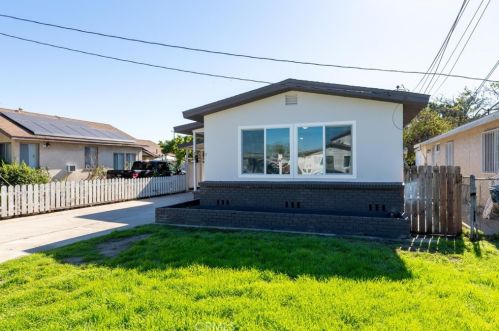 9044 Algeroma St, Bellflower, CA 90706-4202