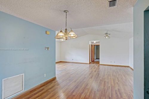 681 College Park Rd, Fort Pierce FL 34953-3330 exterior