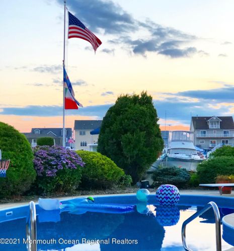 362 Venice Dr, Lavallette NJ  08735-2920 exterior