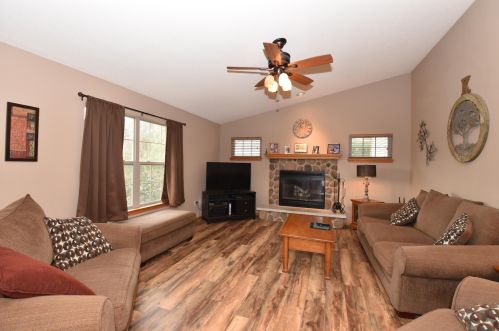 8465 Westminster Dr, Sturtevant WI 53177-2835 exterior