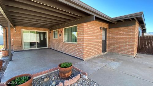 9042 39th St, Tucson, AZ 85730-2107