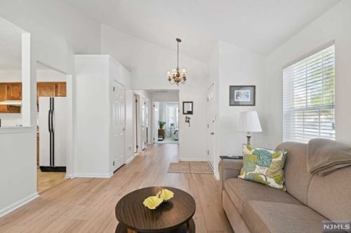 72 Fromm Ct, Mahwah NJ  07430-2958 exterior