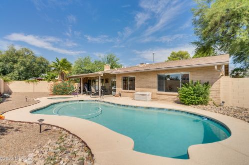 7590 Ln Cienega Dr, Tucson AZ 85712-1423 exterior