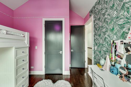 3831 Ravenswood Ave, Chicago IL 60613-2419 exterior