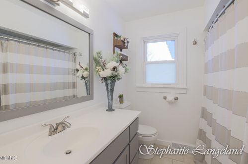 2665 Garfield Ave, Grand Rapids MI 49504-5044 exterior