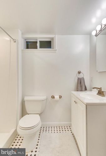 6002 Kings Hwy, Alexandria VA 22303-2219 exterior