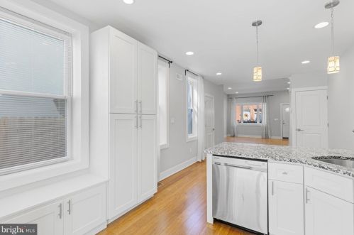 2344 Carpenter St, Philadelphia PA  19146-2502 exterior