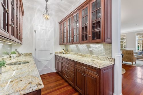 1325 Melrose St, Chicago IL 60618-5847 exterior