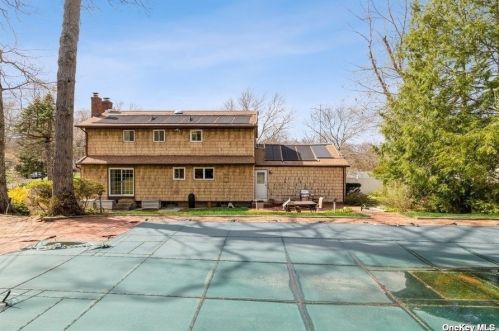 81 Gannet Dr, Commack NY 11725-4904 exterior