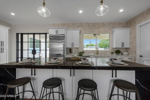 6841 12th Ave, Phoenix AZ  85013-1021 exterior