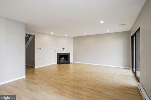 10943 Deborah Dr, Rockville MD 20854-2724 exterior