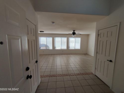 8886 Mountain Spring Dr, Tucson, AZ 85747-5659