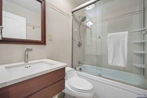 3 Pne Ter, Demarest NJ 07627-1214 exterior