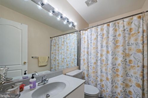 53 Primrose Cir, Princeton NJ 08540-9416 exterior