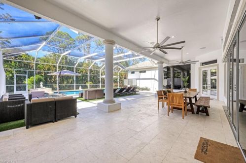 4055 1 Ave, Naples FL 34102-5905 exterior