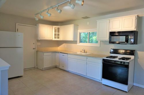 405 Sugar Ln, Milwaukee WI 53217-3843 exterior