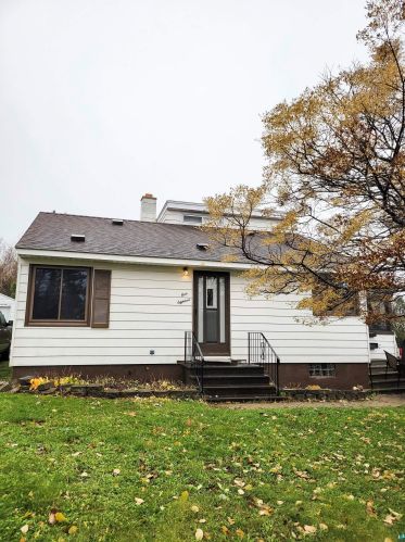 118 Chisholm St, Duluth, MN 55803-1515