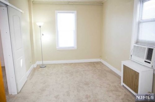 89 Clinton Pl, East Rutherford NJ 07073-1323 exterior