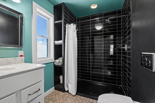 631 Bruce St, Milwaukee WI 53204-1531 exterior