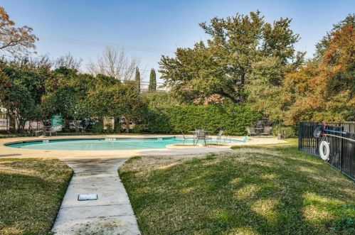 5002 Hall St, Dallas TX 75235-8814 exterior