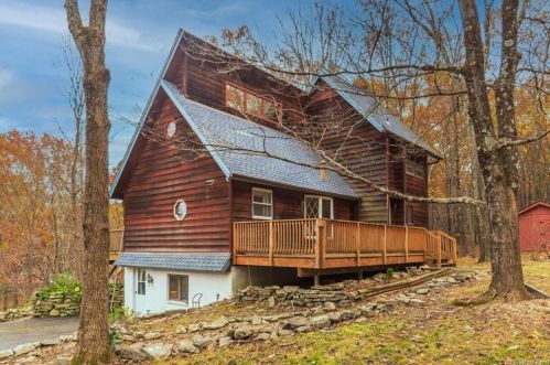 310 Comfort Trl, Montgomery, NY 12549-5916