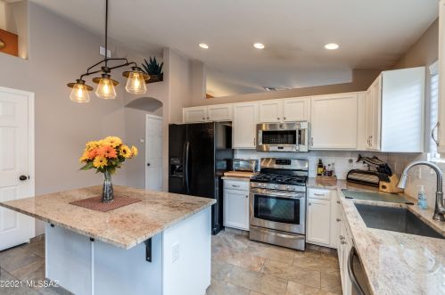 11347 Gray Boulder Ct, Tucson AZ  85737-4612 exterior