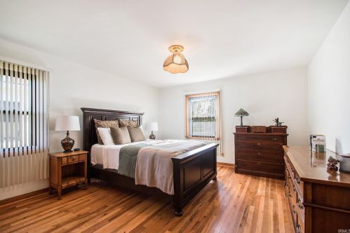 301 Miami Clb Dr, Mishawaka IN 46544-2613 exterior