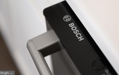 10314 Grosvenor Pl, Rockville MD 20852 exterior