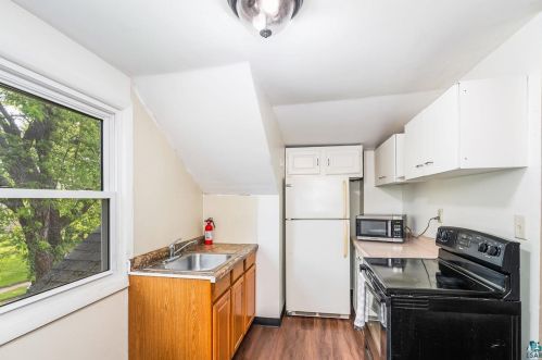 4202 4 St, Duluth MN 55806-2652 exterior