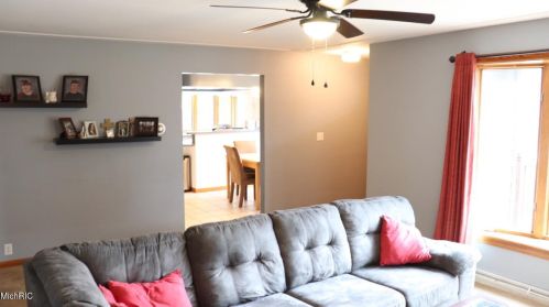 3821 Ellen St, Meskegon MI 49444-4067 exterior