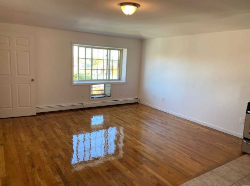 3939 Secor Ave, Bronx NY 10466-2412 exterior