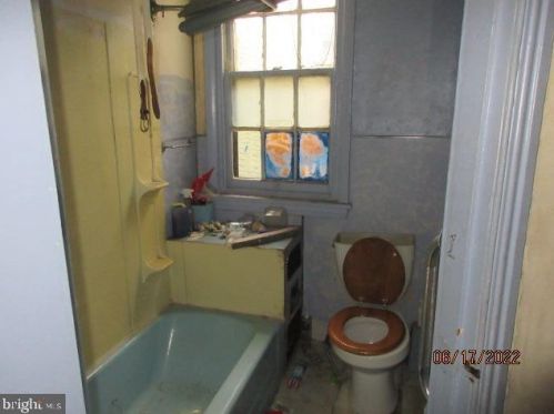 2419 Carlisle St, Philadelphia PA 19132-4018 exterior