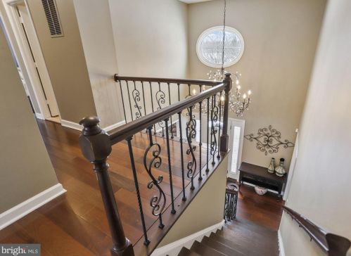 19840 Meredith Dr, Rockville MD 20855-2426 exterior