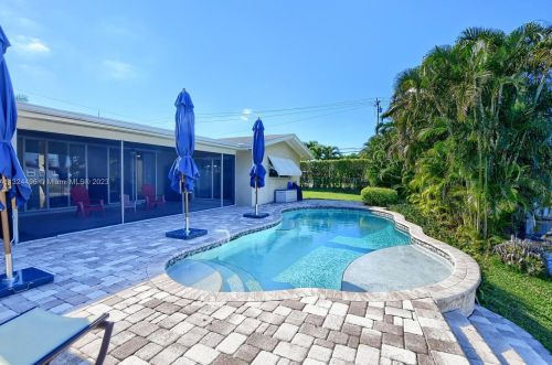 1083 25 Ave, Boynton Beach FL 33435-6731 exterior