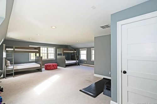 94 Spectacle Ln, Ridgefield CT 06877-5715 exterior