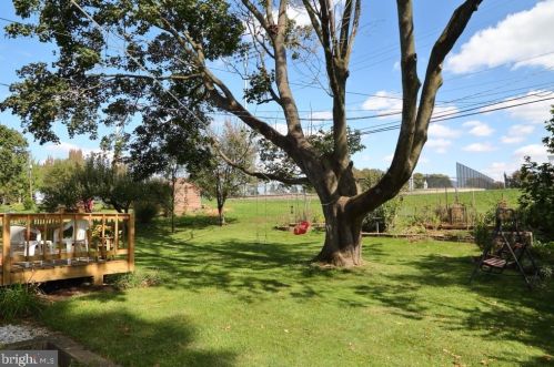 1751 Longview Dr, Lancaster, PA 17601-4715