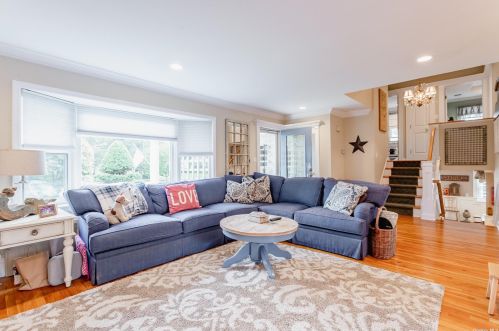 17 Dryden Way, Commack NY 11725-1927 exterior