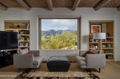 5300 Hacienda Del Sol Rd, Tucson AZ 85718-6054 exterior