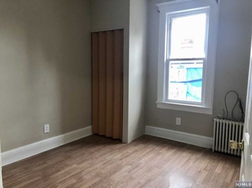 24 Maple St, Outwater NJ 07026-2908 exterior