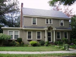 295 Central St, Newton, MA 02466-2202