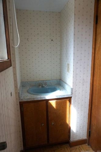 326 Elm St, Deep River CT 06417-1615 exterior