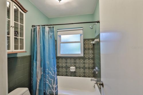 407 Bon Aire Ave, Tampa FL 33617-6322 exterior