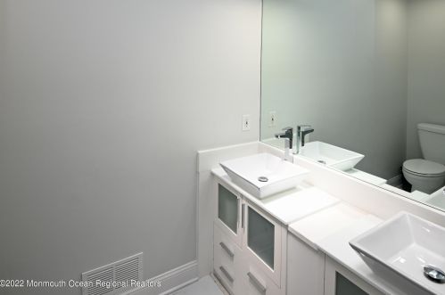 3 Arlene Dr, West Long Branch NJ 07764-1153 exterior